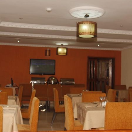 Crown Cottage Hotel Икеджа Екстериор снимка