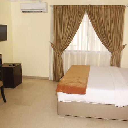 Crown Cottage Hotel Икеджа Екстериор снимка