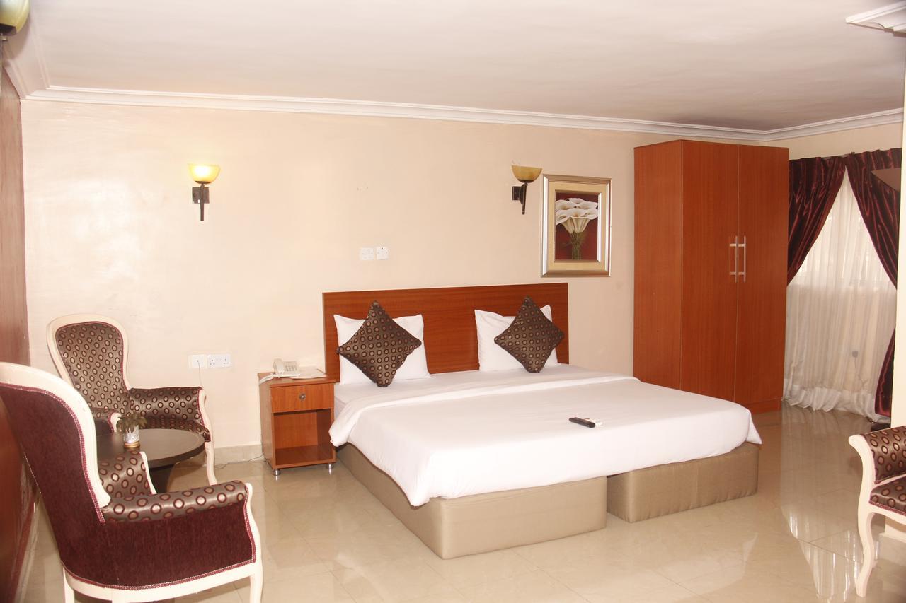 Crown Cottage Hotel Икеджа Екстериор снимка