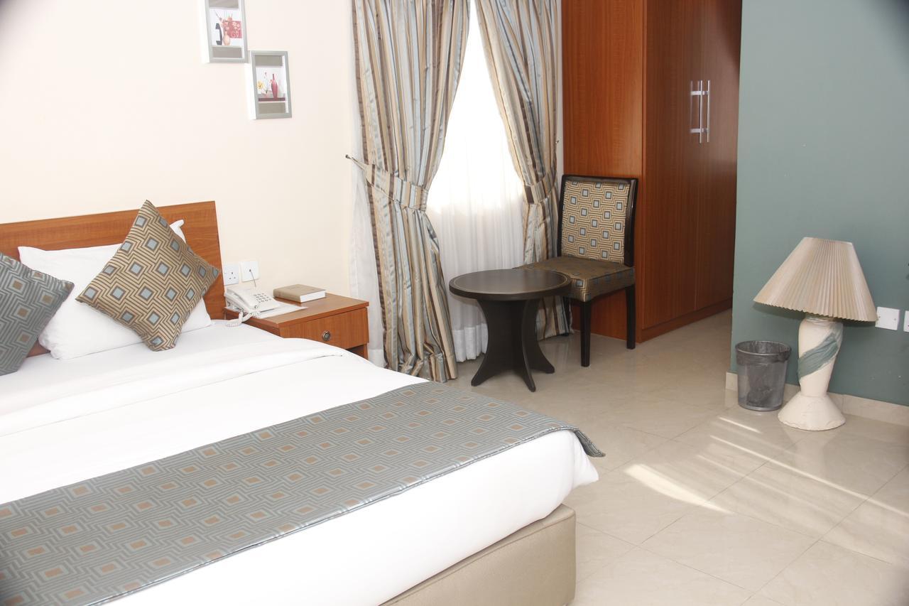 Crown Cottage Hotel Икеджа Екстериор снимка